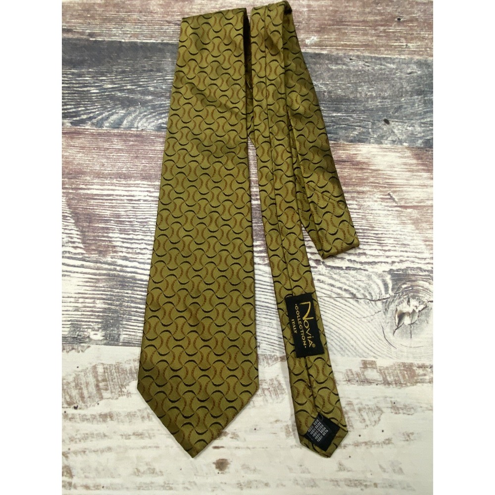 Novia Mens Neck Tie Green Geometric Pattern 100% Silk Italy Classic Width